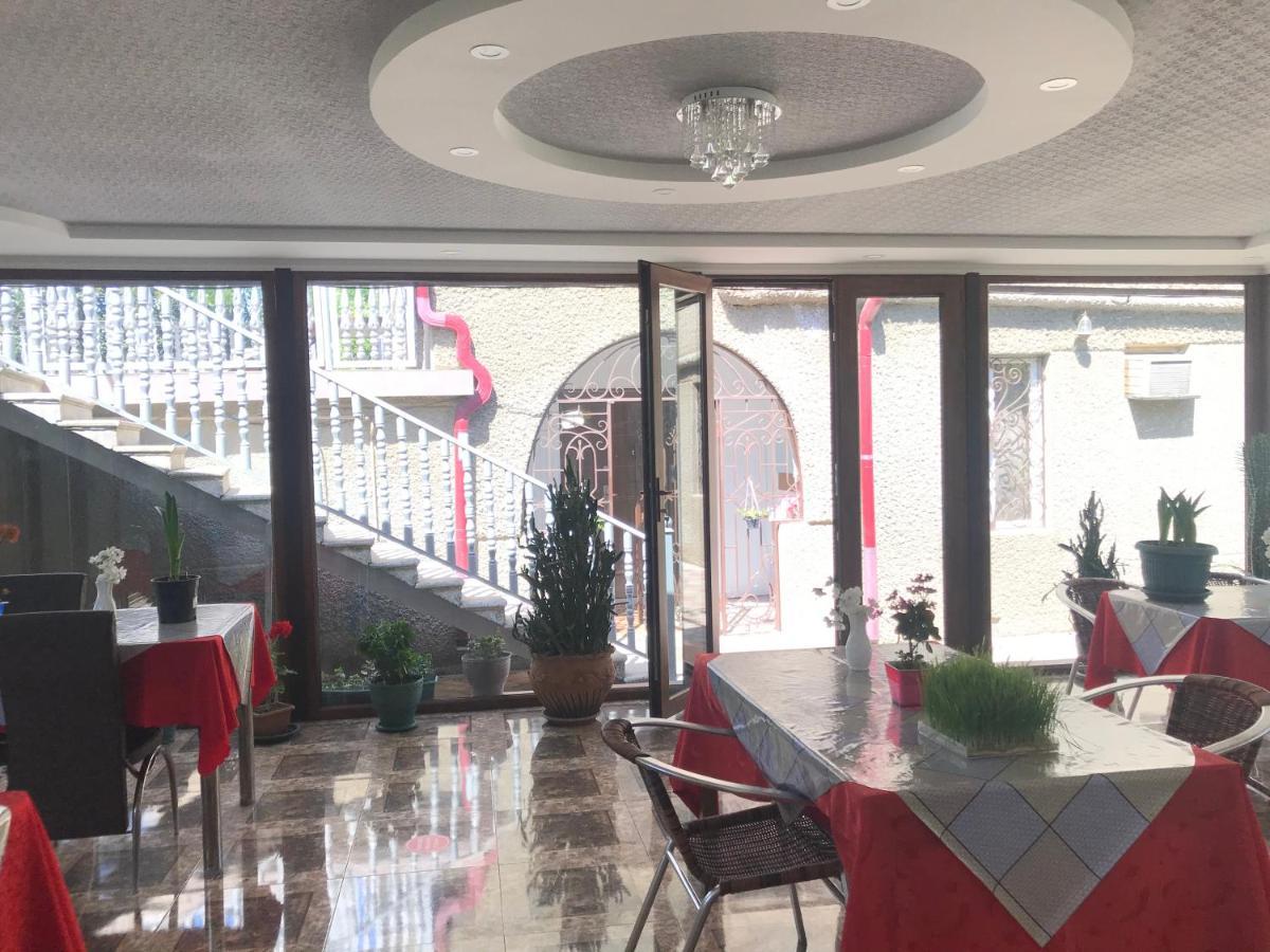 Hotel Oniks Kutaisi Bagian luar foto