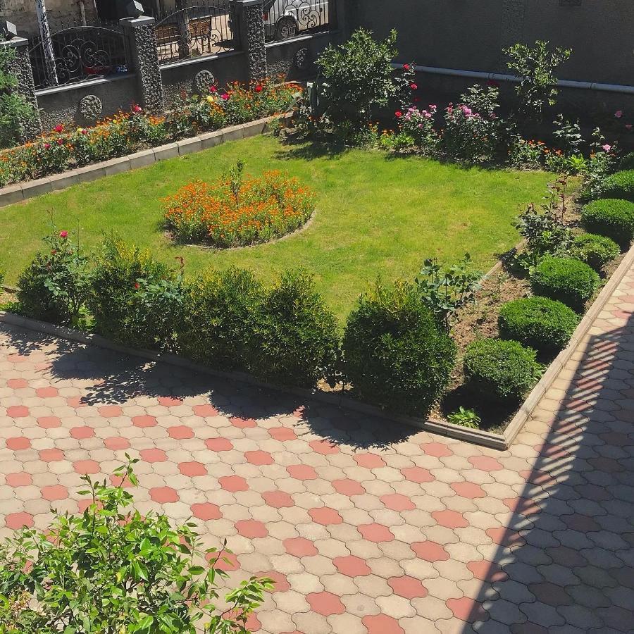Hotel Oniks Kutaisi Bagian luar foto