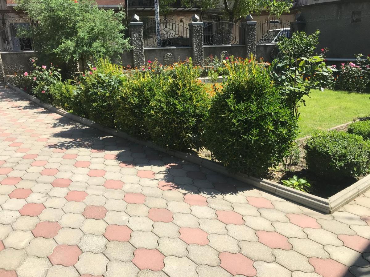 Hotel Oniks Kutaisi Bagian luar foto