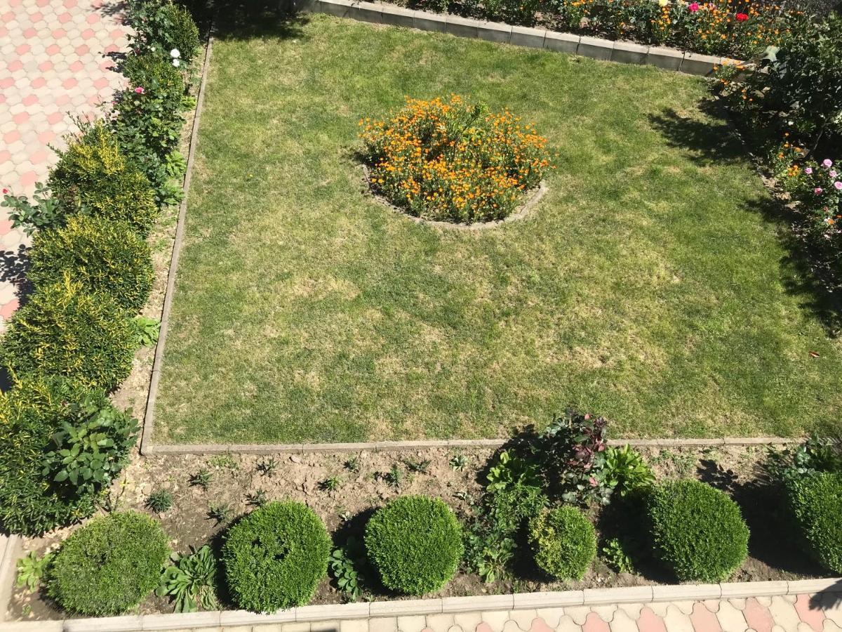 Hotel Oniks Kutaisi Bagian luar foto