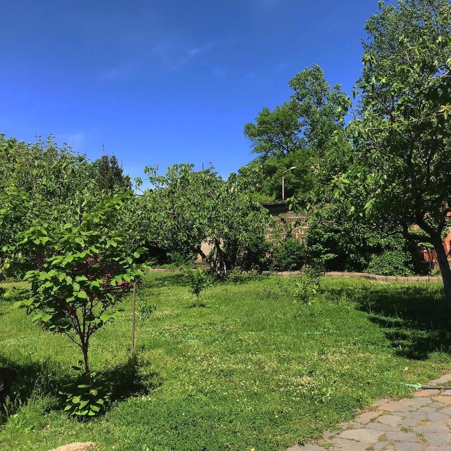 Hotel Oniks Kutaisi Bagian luar foto