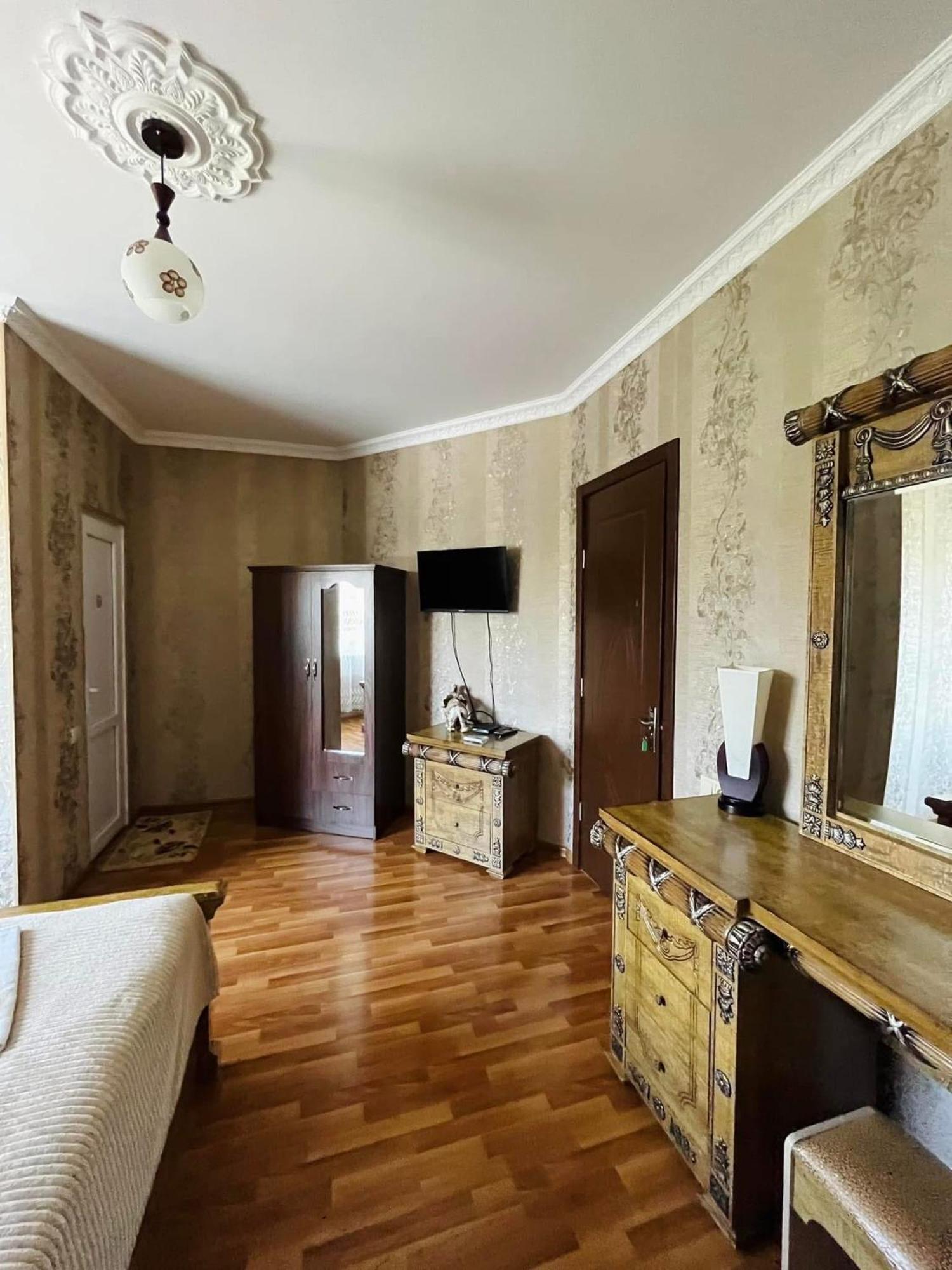 Hotel Oniks Kutaisi Bagian luar foto