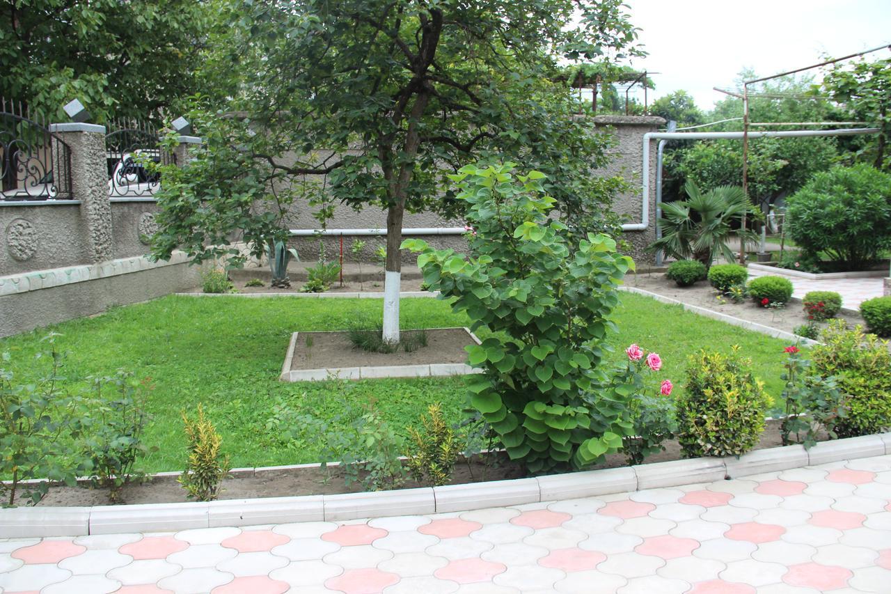 Hotel Oniks Kutaisi Bagian luar foto